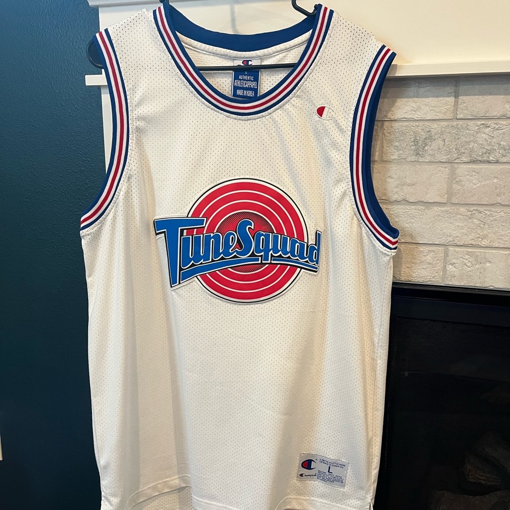 Tunesquad bugs bunny jersey size L